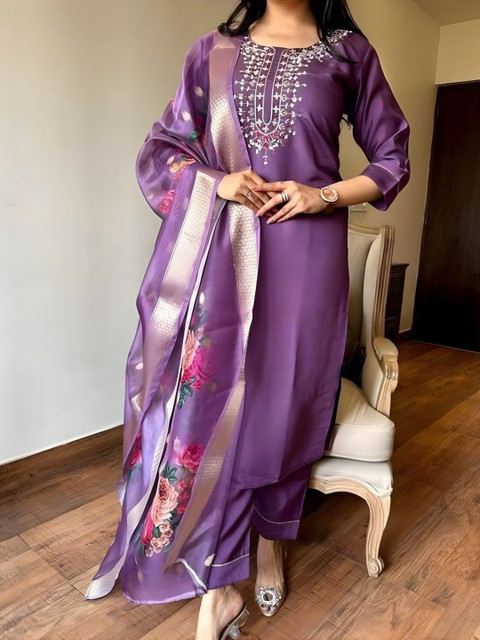 Women Basket Women Floral Embroidered Regular Thread Work Kurta with Trousers & With Dupatta