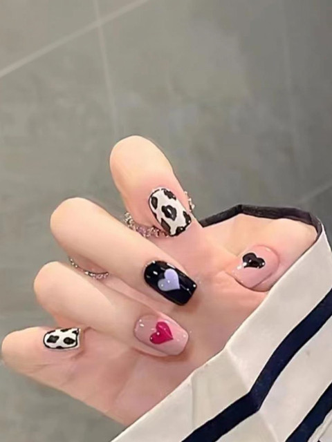 STYFY Set Of 24 Reusable Press On Artificial Nails & Kit -Black White Pink MooHearts