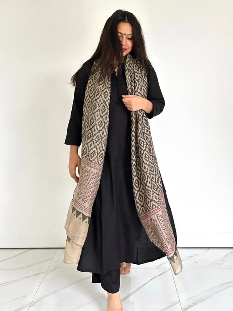 GoSriKi Women Regular Kurta with Trousers & With Dupatta