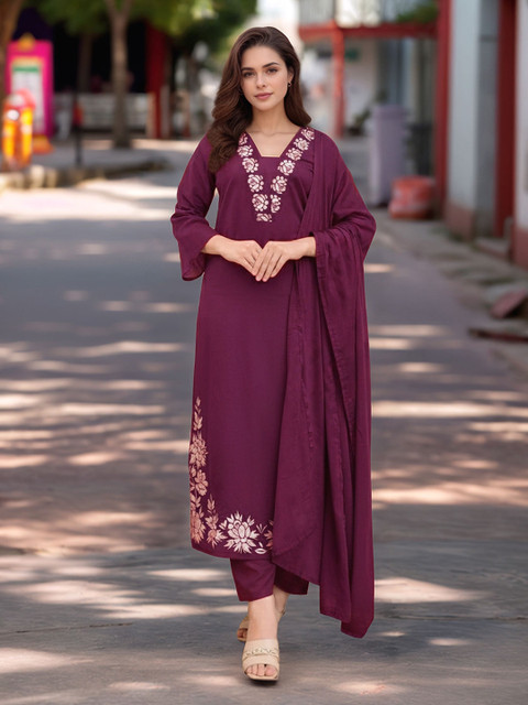 SZN Women Floral Printed Regular Kurta with Trousers & With Dupatta
