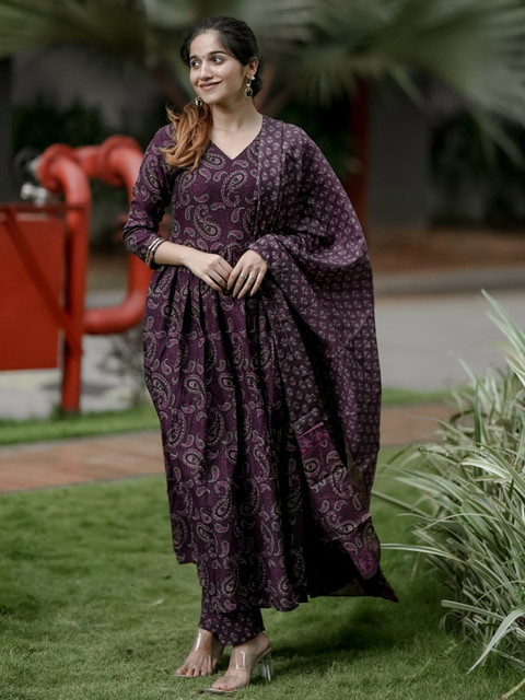 devkison Designer Women Paisley Printed Regular Kurta with Trousers & With Dupatta