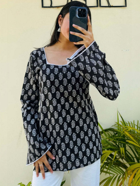 MF ERA Ethnic Motifs Printed Square Neck Kurti