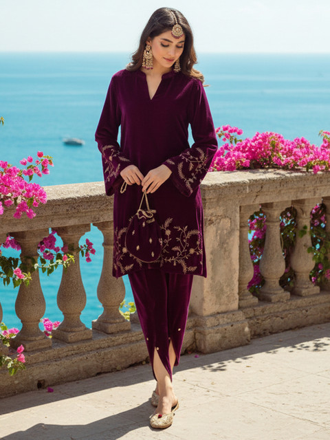 Anouk Rustic Women Floral Embroidered Regular Thread Work Velvet Kurta with Trousers