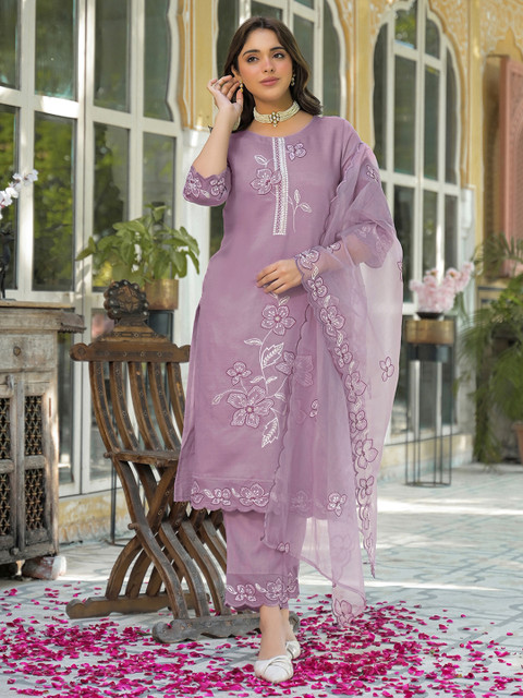 SKYLEE Women Floral Embroidered Regular Thread Work Kurta with Trousers & With Dupatta