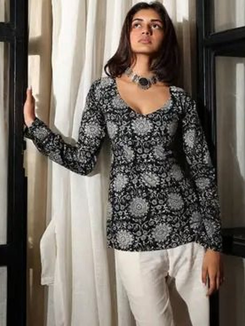 SAICHA Ethnic Motifs Printed V-Neck Pure Cotton Kurti