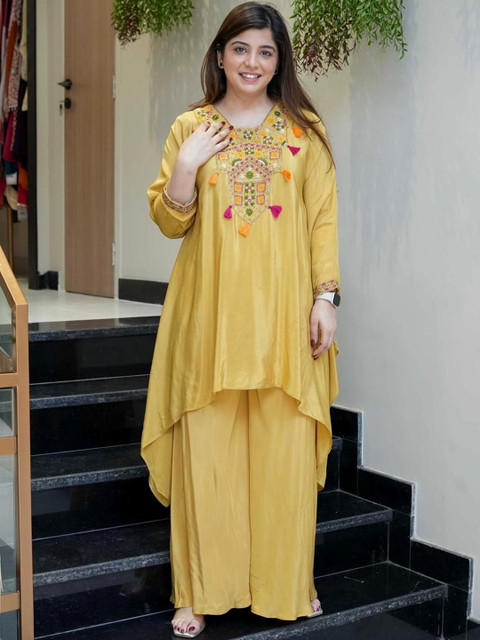 Yellow Embroidered Tunic & Palazzos Co-Ords - Image 4