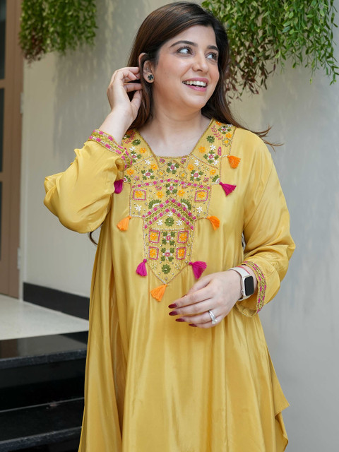 Yellow Embroidered Tunic & Palazzos Co-Ords - Image 5
