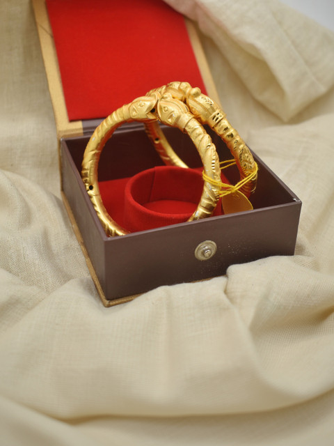 Sattik Set Of 2 Gold Plated Bangles