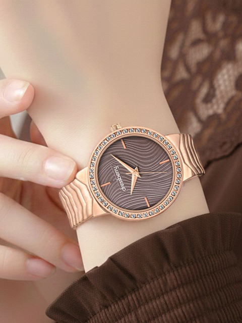 DressBerry Women Dial & Stainless Steel Bracelet Style Straps Analogue Watch HOBDB-007-BR - Image 5