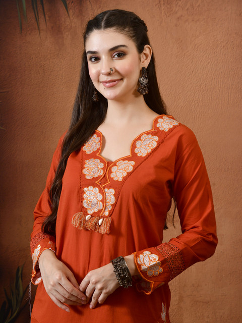 DERAIL Embroidered Regular Thread Work Pure Cotton Straight Kurta With Trousers & Dupatta