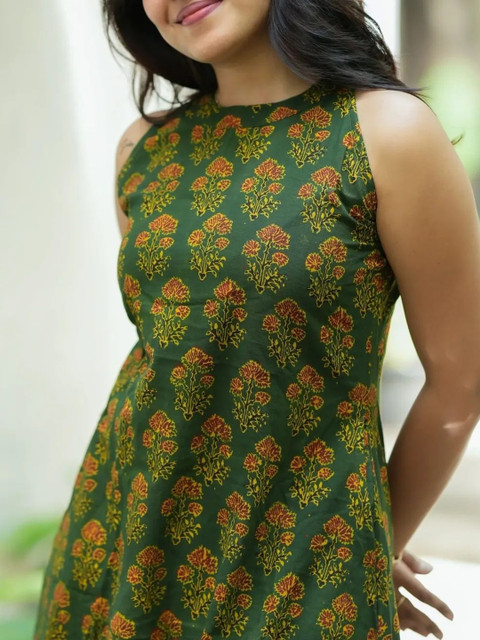 Keitra Women Floral Printed Regular Pure Cotton Kurta with Palazzos - Image 3