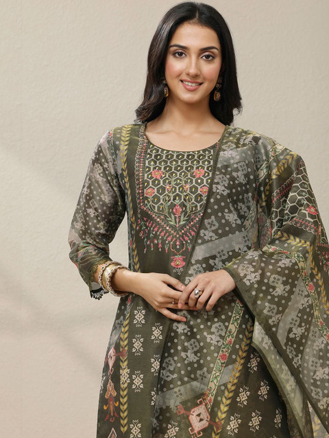 Libas Women Ethnic Motifs Printed Regular Kurta with Trousers & With Dupatta - Image 6