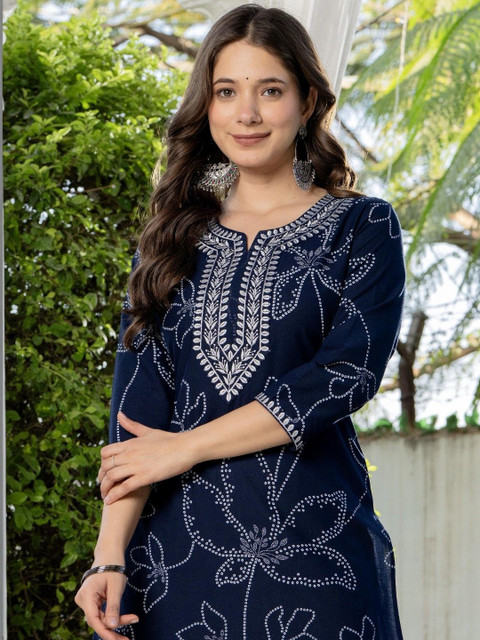 PRISCA Women Embroidered Thread Work Kurta