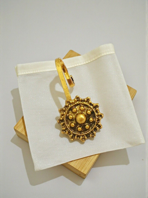 AccessHer Gold-Plated Artificial Stones and Beads Stud Nosepin