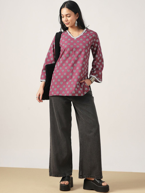 BKApparels Geometric Printed V-Neck Pure Cotton Kurti