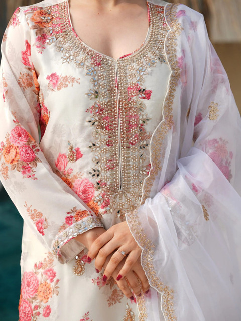 HK CLOTHING BRAND Women Floral Printed Regular Mirror Work Kurta with Trousers & With Dupatta - Image 5