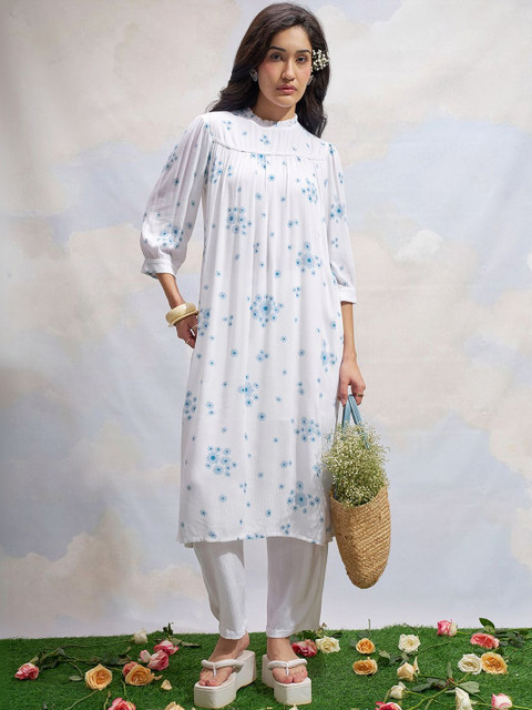 Vara By Vishudh Women Floral Printed Bell Sleeves Floral Kurta