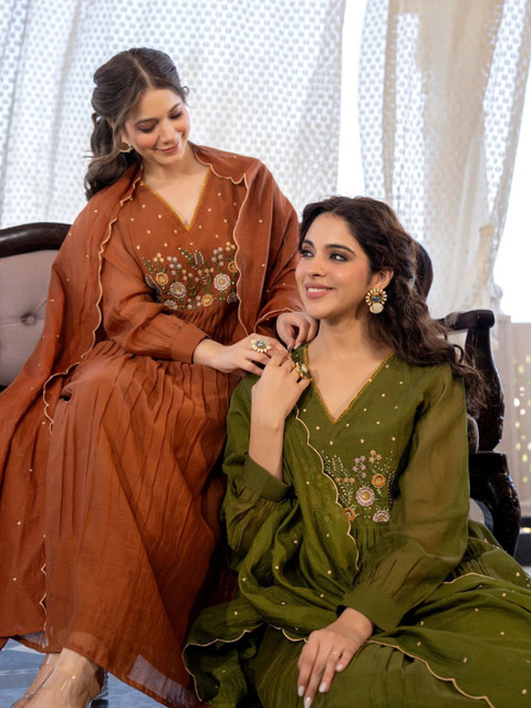 Keitra Women Floral Embroidered Panelled Kurta with Trousers & With Dupatta - Image 5