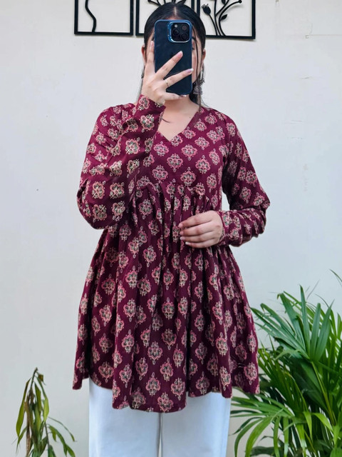 BRAHMASTRA Ethnic Motifs Printed V-Neck Anarkali Kurti