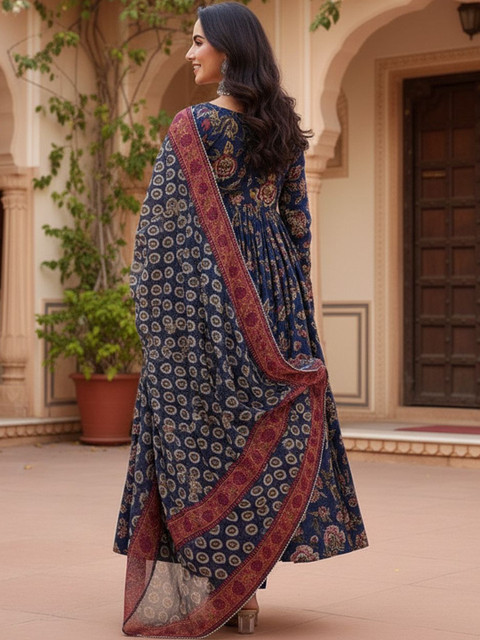 ARADHNA Women Floral Printed Panelled Kurta with Trousers & With Dupatta - Image 3