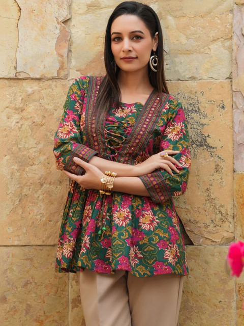 HERE&NOW Floral Printed Square Neck Thread Work Pure Cotton Thread Work Empire Kurti