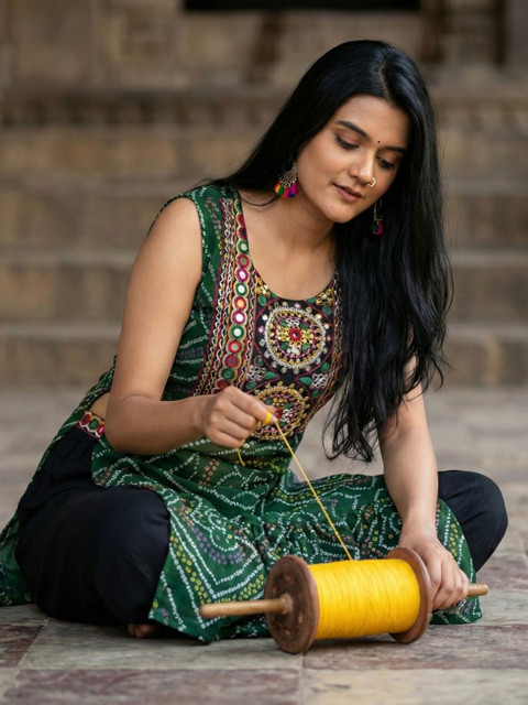 Youthnic Women Bandhani Embroidered Patchwork Georgette Kurta