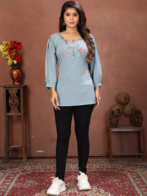 Moda Rapido Floral Embroidered Top