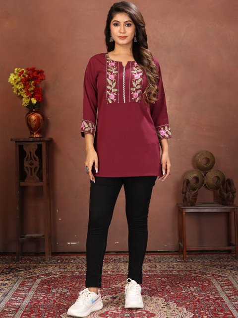 Moda Rapido Floral Embroidered Top