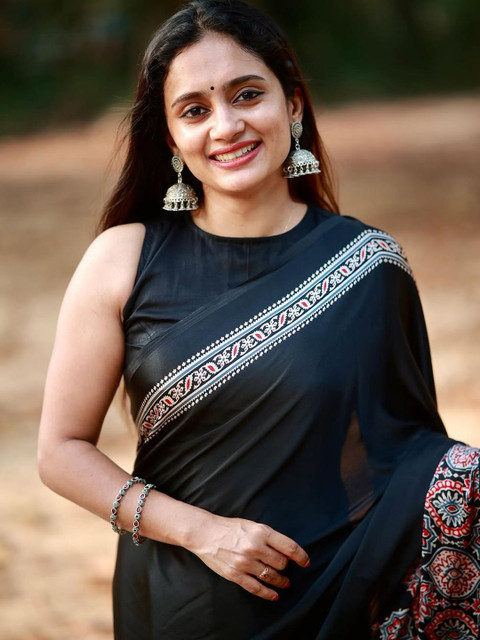 Urban Pallu Paisley Pure Crepe Block Print Saree - Image 5