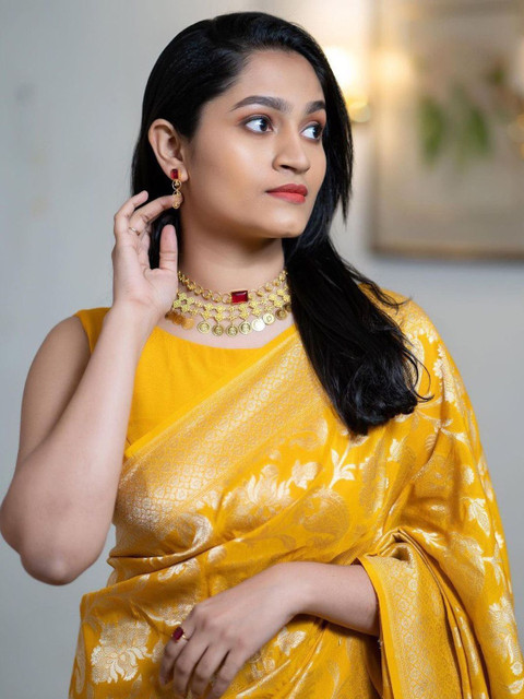 Urban Pallu Woven Design Zari Silk Blend fwd Saree - Image 5