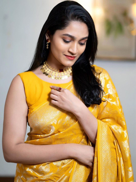 Urban Pallu Woven Design Zari Silk Blend fwd Saree - Image 6