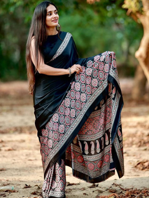 Urban Pallu Paisley Pure Crepe Block Print Saree - Image 3