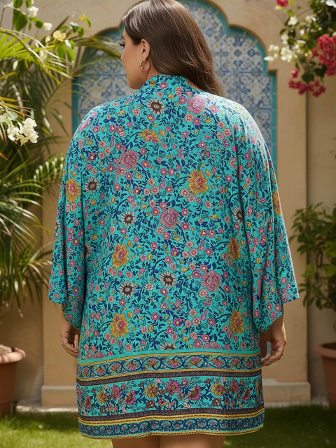 Berrylush Curve Plus Size Floral Printed Top, Shrug & Shorts - Image 4