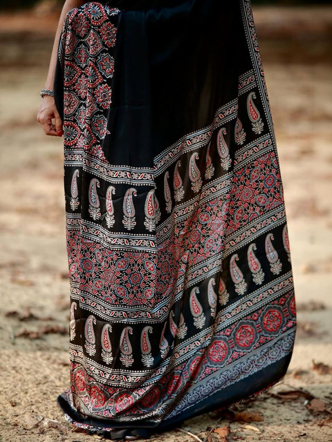 Urban Pallu Paisley Pure Crepe Block Print Saree - Image 6