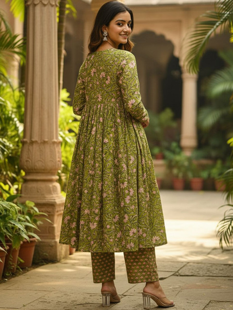 ARADHNA Women Floral Printed Regular Kurta with Trousers & With Dupatta - Image 3
