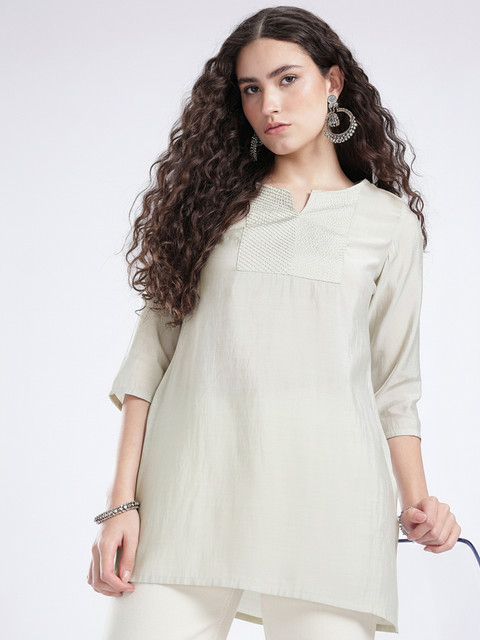 fusion by glitchez Embroidered Straight Kurti