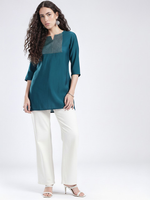 fusion by glitchez Embroidered Straight Kurti