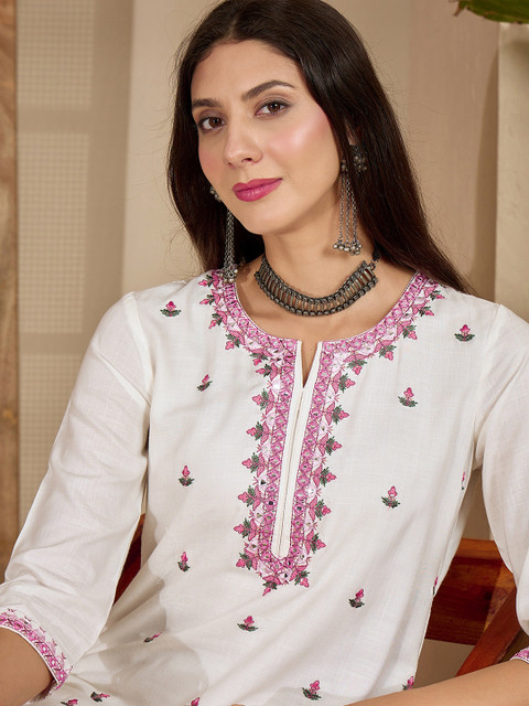 Uparna Women Embroidered Thread Work Kurta