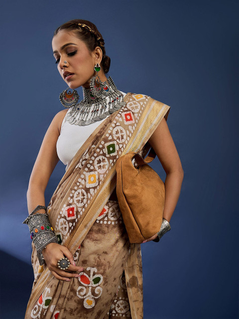 Taavi Ethnic Motifs Printed Pure Cotton Batik Saree with Unstitched Blouse Piece