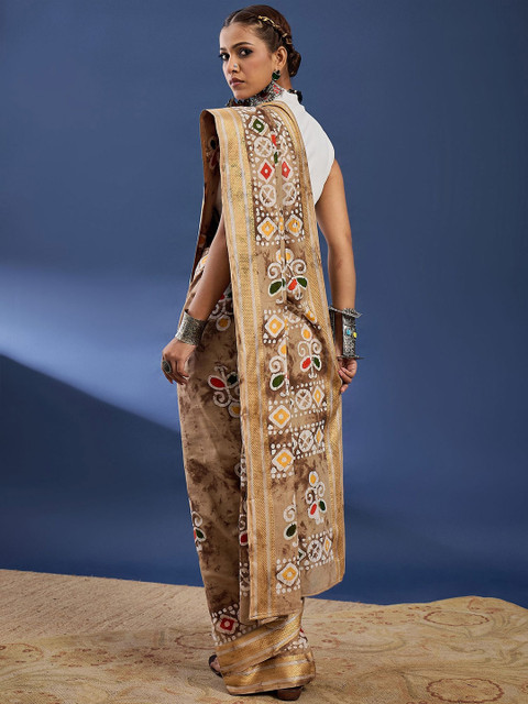 Taavi Ethnic Motifs Printed Pure Cotton Batik Saree with Unstitched Blouse Piece - Image 3