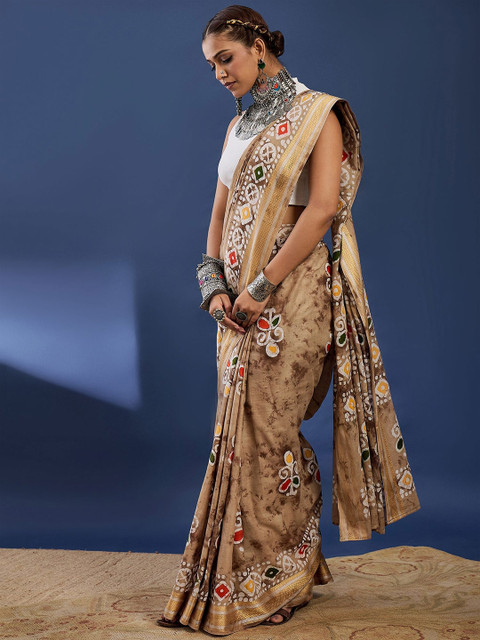 Taavi Ethnic Motifs Printed Pure Cotton Batik Saree with Unstitched Blouse Piece - Image 2