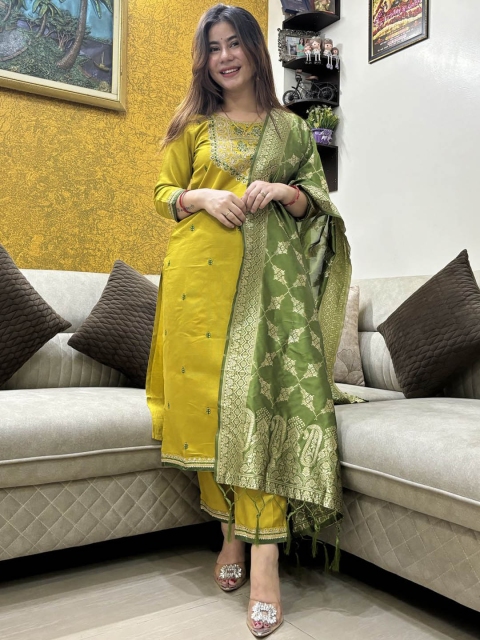 VredeVogel Floral Embroidered Zari Straight Kurta With Trouser And Dupatta