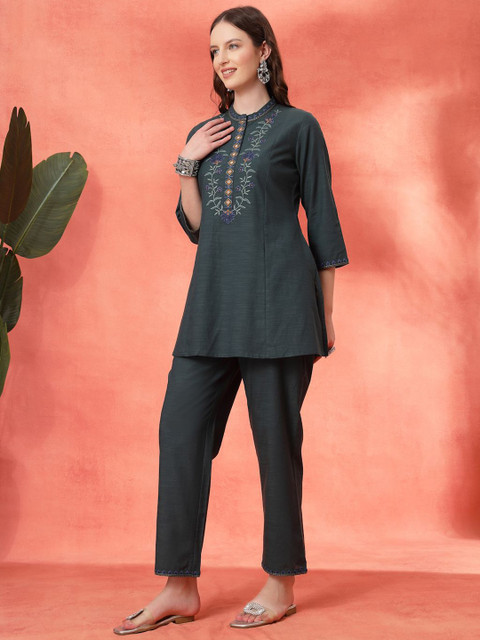 Nayam By Lakshita Floral Embroidered Mirror Work Cotton Tunic with Trouser - Image 4