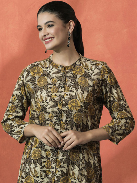 Sangria Floral Printed Mandarin Collar Three-Quarter Sleeves Panelled A-Line Kurta - Image 6