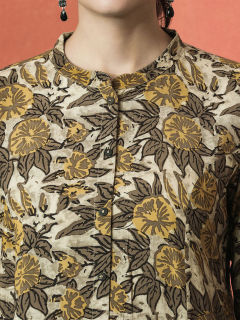 Sangria Floral Printed Mandarin Collar Three-Quarter Sleeves Panelled A-Line Kurta - Image 2