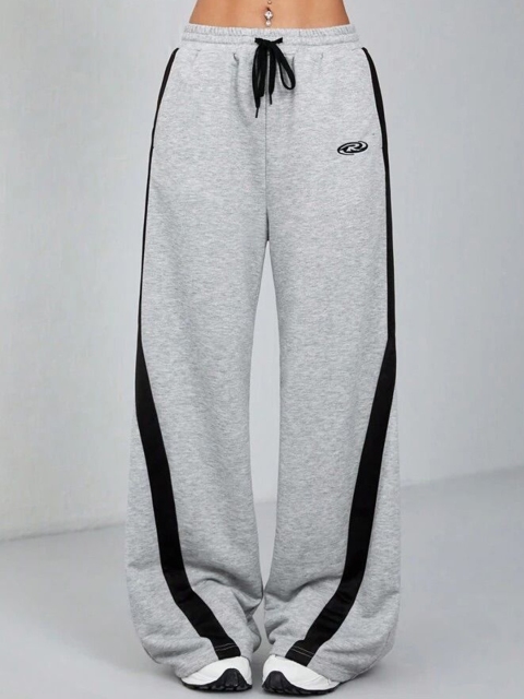 The Roadster Lifestyle Co. Loose Fit High-Rise Cargo Trousers