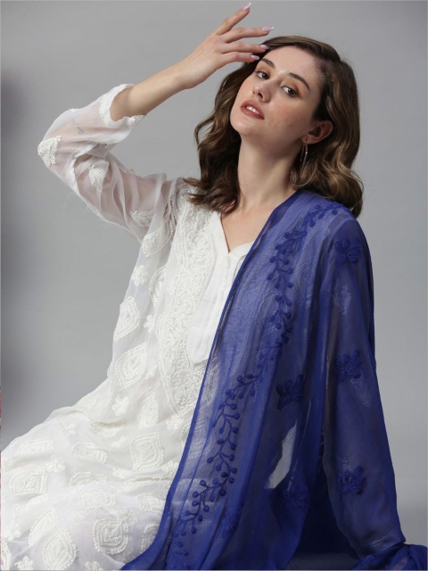 LA FEMINAE Floral Embroidered Dupatta - Image 5