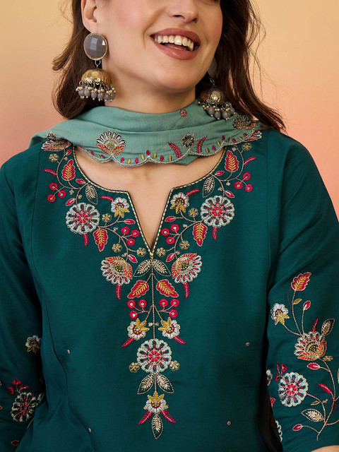 Sangria Yoke Design Straight Kurta Set With Dupatta - Image 2