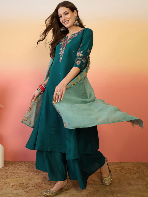 Sangria Yoke Design Straight Kurta Set With Dupatta - Image 5