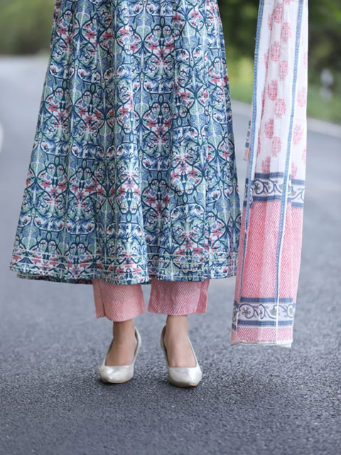 Piludi Women Floral Embroidered Regular Thread Work Kurta with Trousers & With Dupatta - Image 4